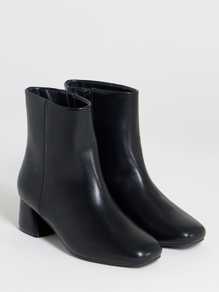 JD Williams Black Wide Fit Block Heel Ankle Boots - Image 4 of 4 JD Williams Black Wide Fit Block Heel Ankle Boots - Image 4 of 4