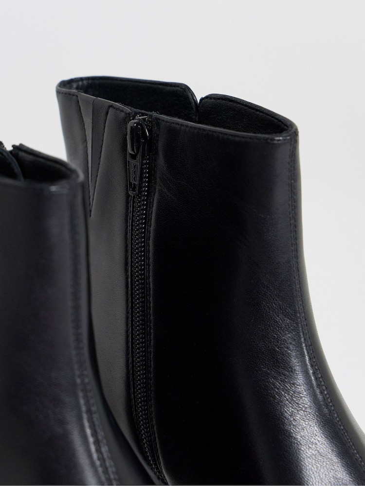 JD Williams Black Wide Fit Leather Ankle Boots - Image 4 of 4 JD Williams Black Wide Fit Leather Ankle Boots - Image 4 of 4