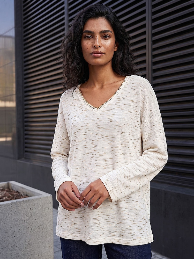 Crema - Roman Contrast Stitch V-Neck Top - Imagen 1 de 4