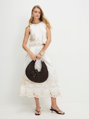 Top sin mangas con bajo festoneado y detalles calados de River Island - Imagen 3 de 4