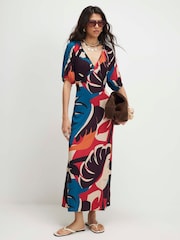 Robe longue à manches courtes et imprimé feuilles River Island - Image 1 sur 4