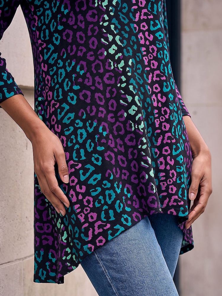 Roman Blue Animal Print Hanky Hem Stretch Top - Image 4 of 4 Roman Blue Animal Print Hanky Hem Stretch Top - Image 4 of 4