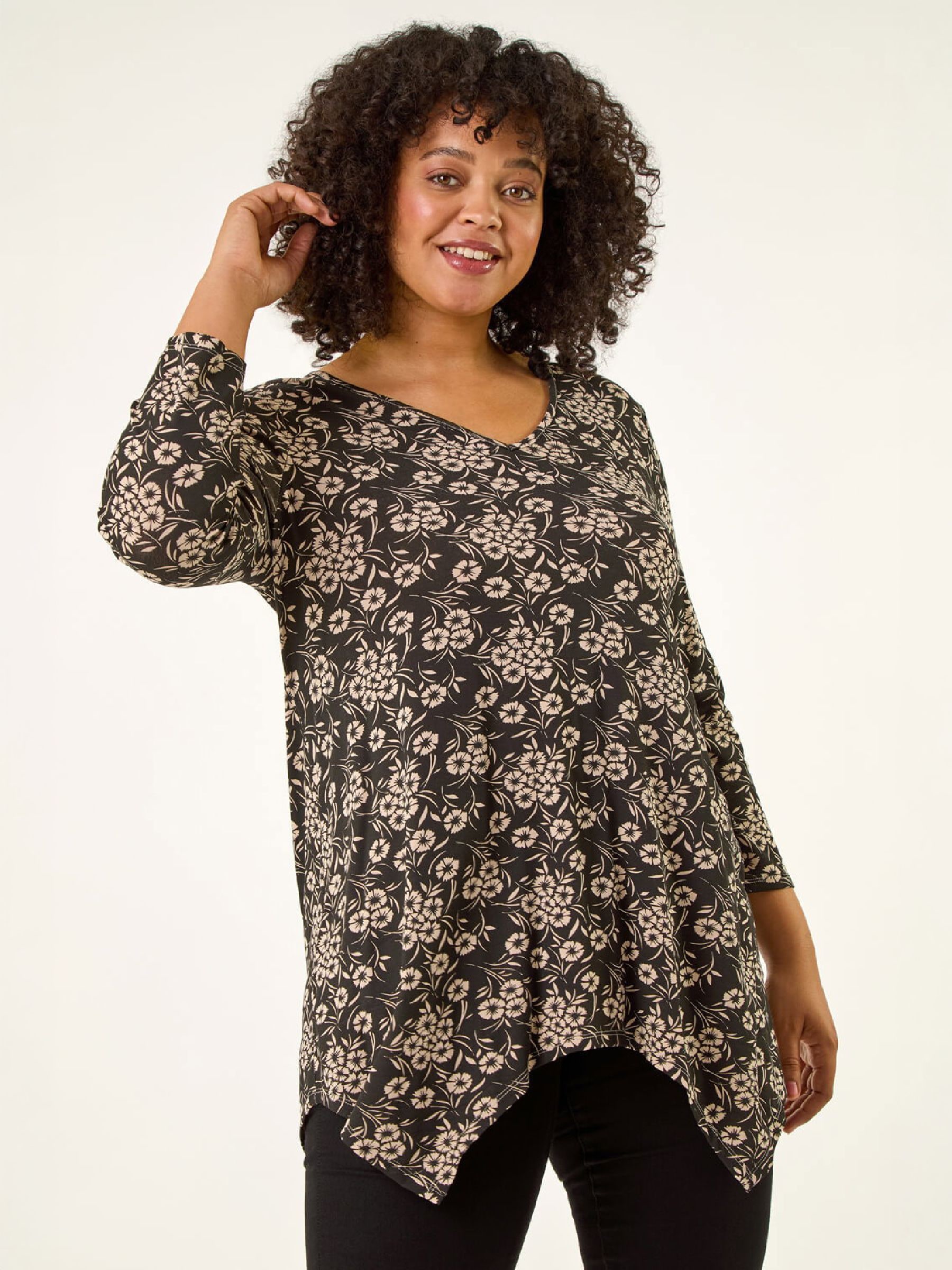 Roman Women's Black Curve Floral V-Neck Stretch Top - Image 5
