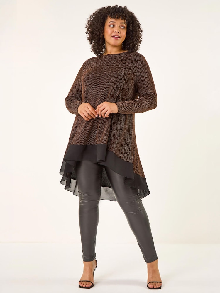 Marrón - Blusa tipo túnica con dobladillo de gasa brillante y curva Roman - Imagen 2 de 4 Marrón - Blusa tipo túnica con dobladillo de gasa brillante y curva Roman - Imagen 2 de 4