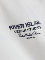 أسود - حزمة من 2 تيشِرتات بطبعة شعار "River" على الظهر من River Island - صورة 3 من 4