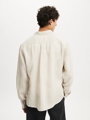 Crema - Cotton On Relaxed Linen Long Sleeve Shirt - Imagen 2 de 6