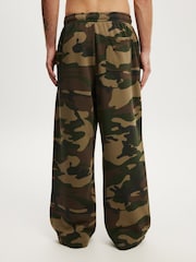 أخضر - بنطلون واسع جدًا Super Baggy من Cotton On - صورة 2 من 4