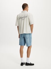 Blau - Cotton On Gerade Jeansshorts mit lockerer Passform - Bild 4 von 6