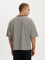 Bitter Brown Stripe - Cotton On חולצת טי קרופ - תמונה 2 מתוך 4
