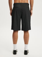Cotton On Grey Super Baggy Pleated Shorts - Image 2 of 5