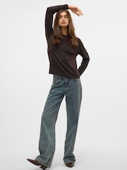 Шоколадты қоңыр - Vero Moda дөңгелек мойынға арналған жұмсақ сенсорлы тоқылған жемпір - 5суретінің 3 суреті