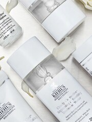 Kiehl's Clearly Corrective™ Brightening & Soothing Treatment Water 200ml - Image 2 of 2
