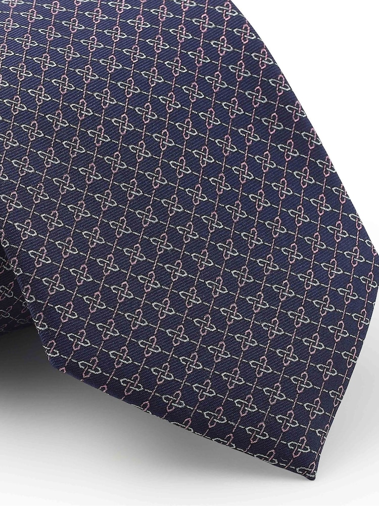 Dark Blue - The Savile Row Company Red Chain Link Pure Silk Tie - Larawan 2 ng 2 Dark Blue - The Savile Row Company Red Chain Link Pure Silk Tie - Larawan 2 ng 2