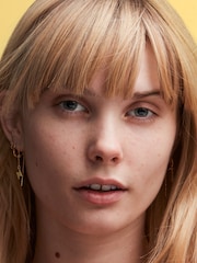 MAC Studio Radiance Face and Body Radiant Sheer Foundation - Image 3 of 4