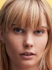 MAC Studio Radiance Face and Body Radiant Sheer Foundation - Image 4 of 4