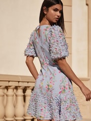 Lipsy Bedrucktes, strukturiertes Skaterkleid mit 3D-Blume - Bild 2 von 4