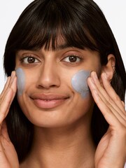 Clinique All About Clean 2-in-1 Charcoal Mask + Scrub 100ml - Image 4 of 5