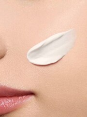 Clarins UV Plus Multi-Protection Moisturising Screen SPF 50 30ml - Image 5 of 5