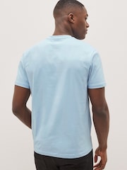 Синий - Хлопковая футболка с вырезом под горло Lyle & Scott - Изображение 2 из 6
