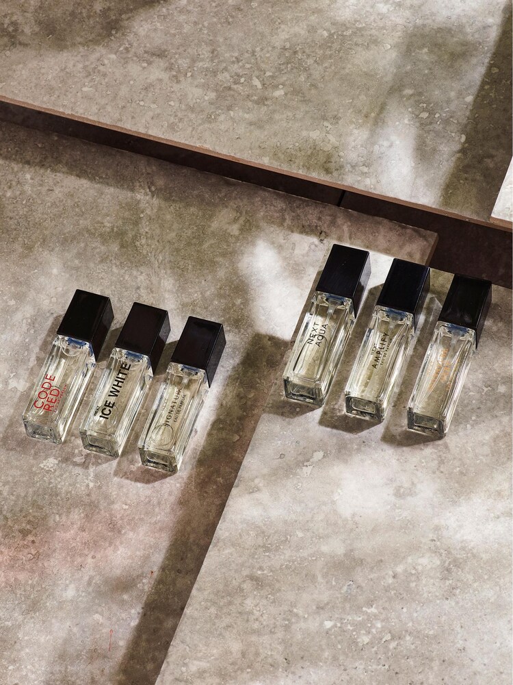 Set of 6 10ml Eau de Toilette Wardrobe - Image 2 of 3