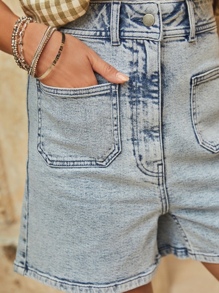 Bleach-Waschung - Denim-Shorts mit Tasche vorne - Bild 4 von 4 Bleach-Waschung - Denim-Shorts mit Tasche vorne - Bild 4 von 4