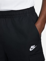 Negro - Pantalón corto tipo cargo de polar de algodón 100 % Club de Nike - Imagen 10 de 27