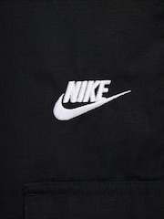 Negro - Pantalón corto tipo cargo de polar de algodón 100 % Club de Nike - Imagen 14 de 27