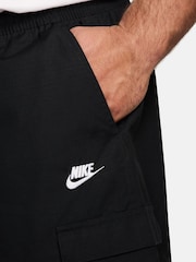 Negro - Pantalón corto tipo cargo de polar de algodón 100 % Club de Nike - Imagen 23 de 27
