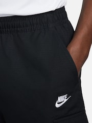 Negro - Pantalón corto tipo cargo de polar de algodón 100 % Club de Nike - Imagen 25 de 27