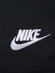 Negro - Pantalón corto tipo cargo de polar de algodón 100 % Club de Nike - Imagen 8 de 27