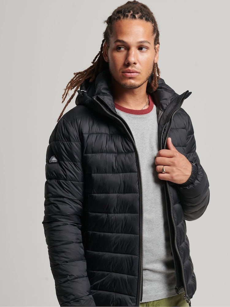 أسود - جاكيت مبطن Fuji كلاسيكي من Superdry - صورة 1 من 7