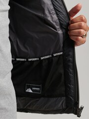 أسود - جاكيت مبطن Fuji كلاسيكي من Superdry - صورة 6 من 7