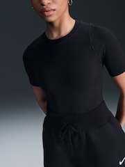 Negro - Nike Sportswear Phoenix Fleece Alto-Waisted Loose Shorts - Imagen 4 de 6
