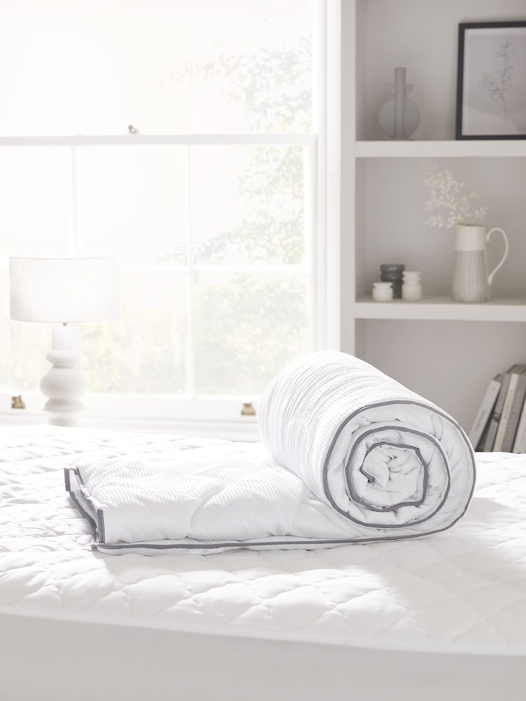 Sleep In Silk 4.5 Tog Duvet - Image 3 of 5
