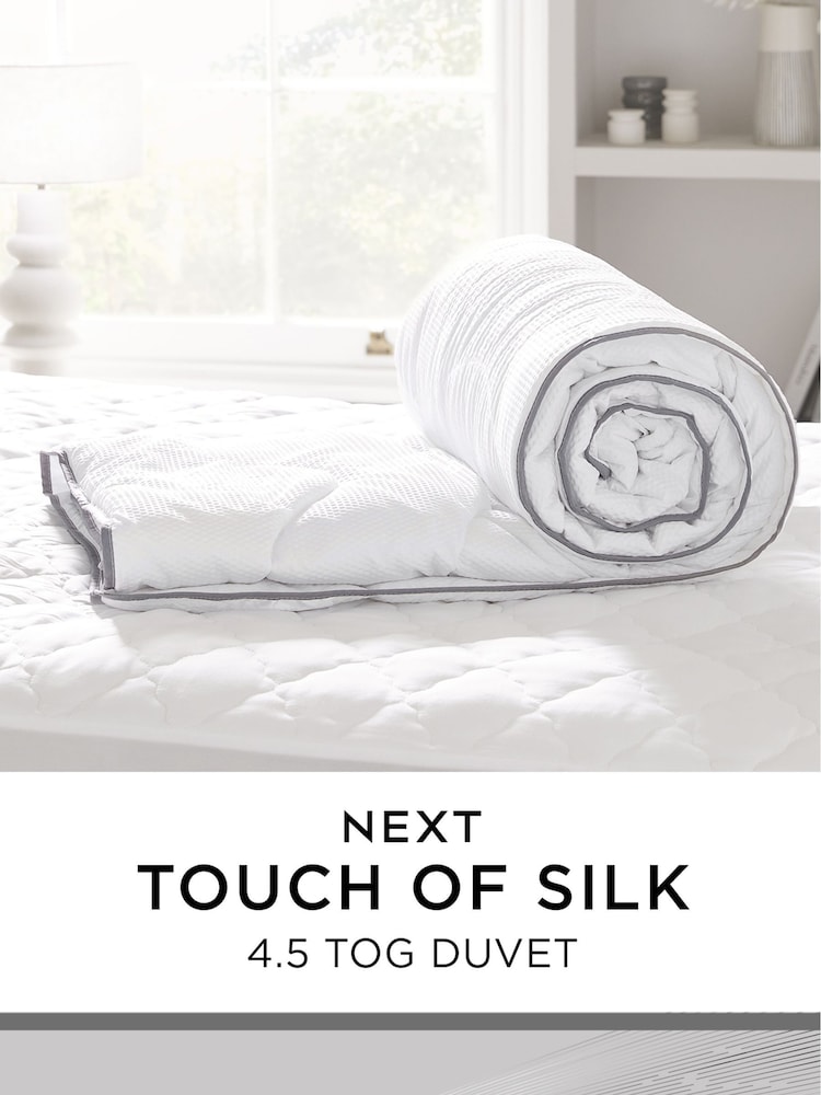 Sleep In Silk 4.5 Tog Duvet - Image 4 of 5