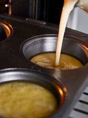 Lakeland Blue 6 Deep Yorkshire Pudding Tray - Image 1 of 4