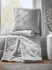 Catherine Lansfield Silver Teddy Cosy and Soft Diamond Fleece Throw - Image 2 of 4