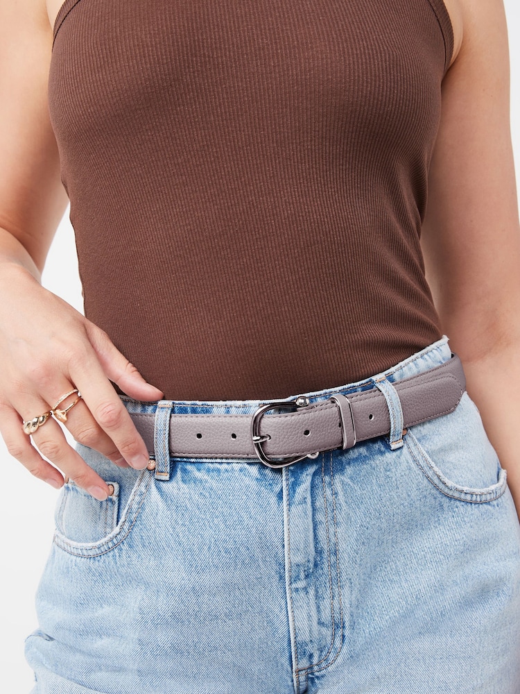 Grau - Essential Jeans-Gürtel aus PU - Bild 1 von 4