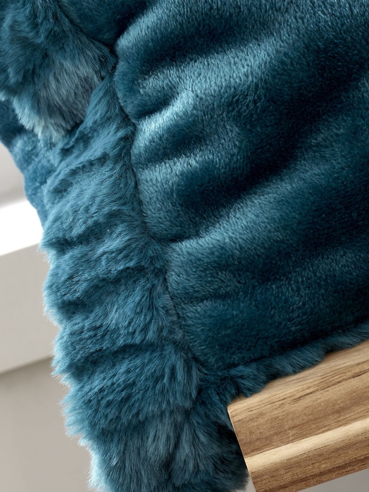 Catherine Lansfield Velvet and Faux Fur Soft Cosy Cushion - Imagen 2 de 6