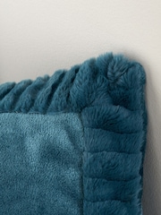 Catherine Lansfield Velvet and Faux Fur Soft Cosy Cushion - Imagen 3 de 6