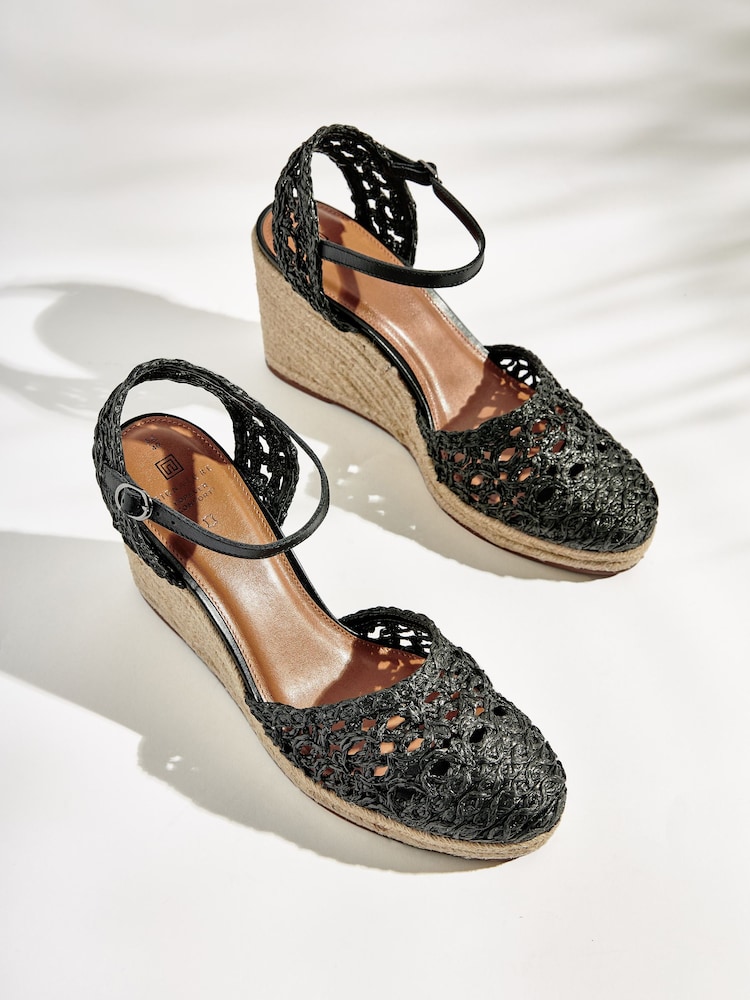 Schwarz - Signature Makramee​​​​​​​-Schuhe mit Keilabsatz - Bild 1 von 5