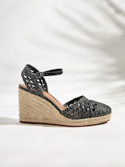 Schwarz - Signature Makramee​​​​​​​-Schuhe mit Keilabsatz - Bild 2 von 5