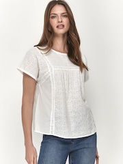 M&co Petite Top mit Lochstickerei, Weiss - Bild 1 von 3