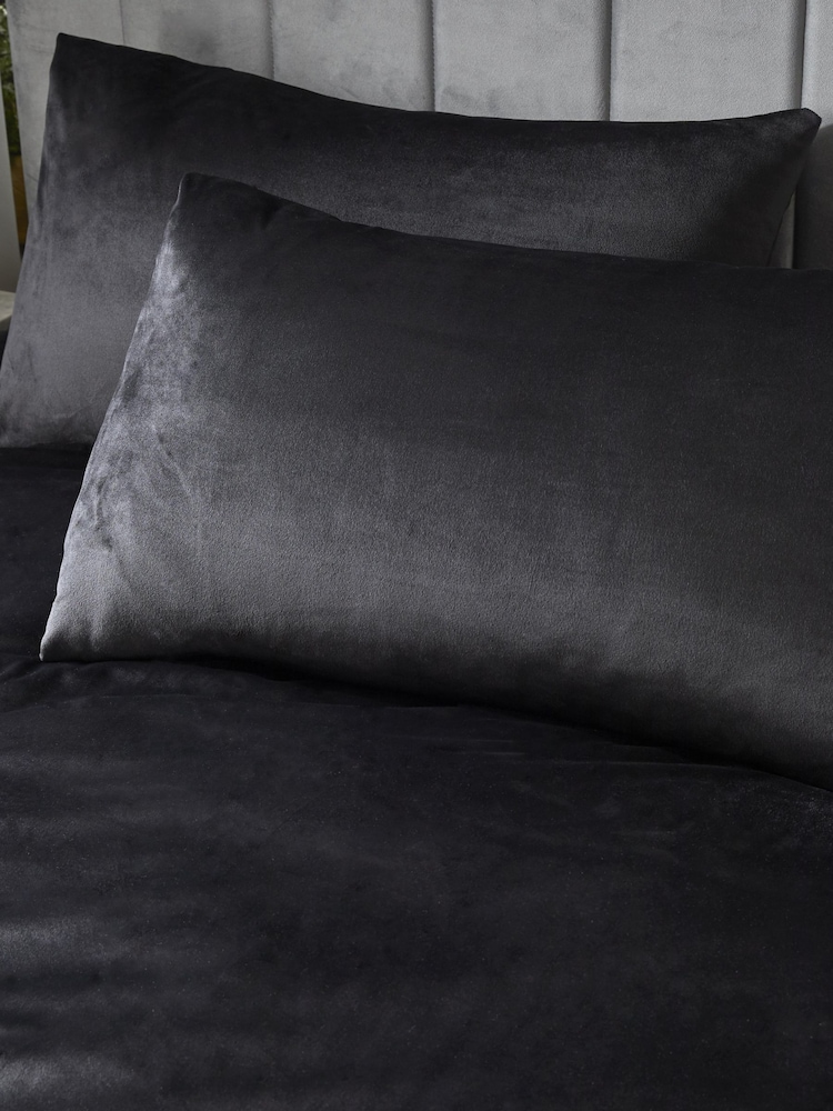 Laurence Llewelyn-Bowen Black Montrose Velvet Duvet Cover Set - Image 2 of 4 Laurence Llewelyn-Bowen Black Montrose Velvet Duvet Cover Set - Image 2 of 4