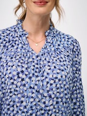 Blå - Crew Clothing Noemi blus med knappar och blommigt tryck - Bild 4 av 5