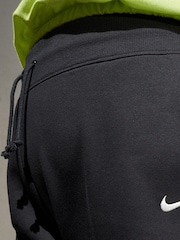 Nike Black Curve High-Waisted Shorts - Image 4 of 5