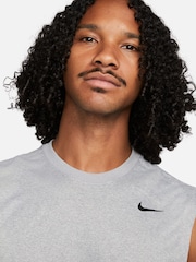 Grau - Nike Dri-FIT Legend Trainings-Trägertop - Bild 4 von 8