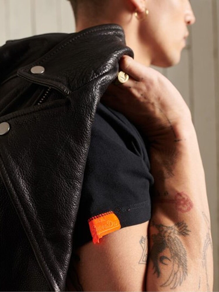 Superdry Black Label Vintage Embroidery V-Neck T-Shirt - Image 4 of 4 Superdry Black Label Vintage Embroidery V-Neck T-Shirt - Image 4 of 4