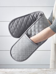 Grey/White Geo Kitchen Oven Gloves - Image 2 of 3