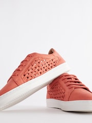 Koralno roza - Usnjeni športni copati z vezalkami Signature Weave - Slika 3 iz 5